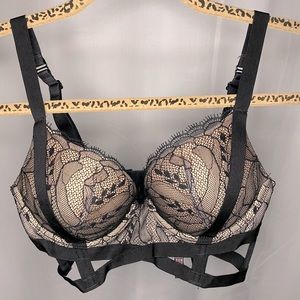 Victoria’s Secret push-up bra size: 32B
